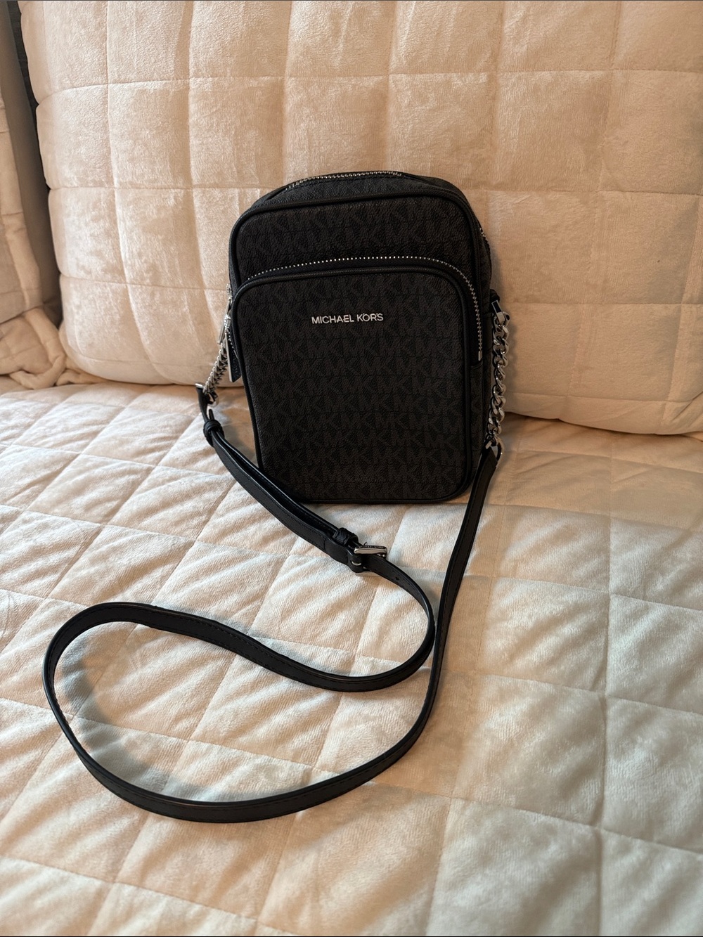 Michael Kors Black & Silver Signature Logo Crossbody with Silver Chain Purse - Picture 2 of 6